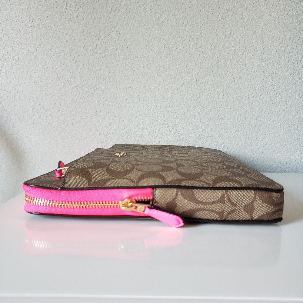❗SOLD❗❤Coach | Laptop Sleeve In Colorblock Signature - Picture 9 of 16